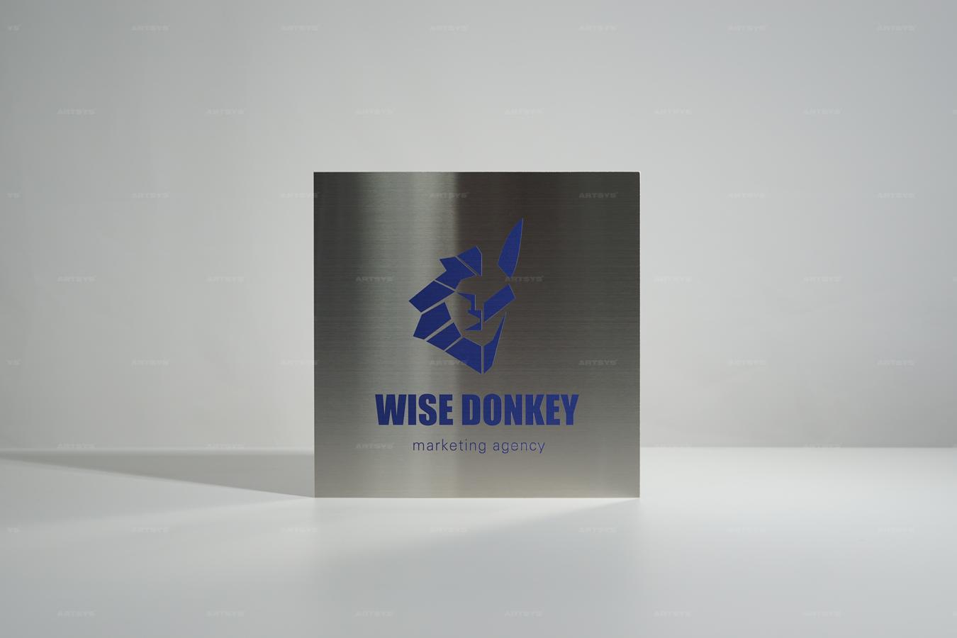 아트시스의 스테인리스 소재의 WISE DONKEY 마케팅 에이전시 간판